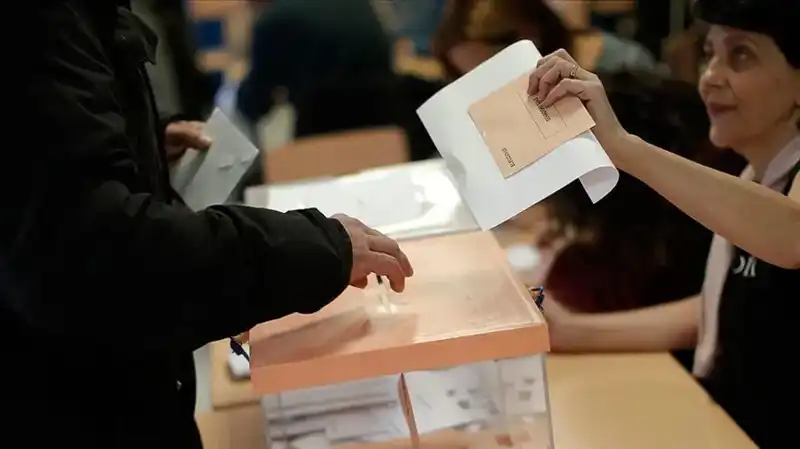 İspanya'da Sosyalist Partinin İkinci Seçim Hezimeti: Neler Oluyor?