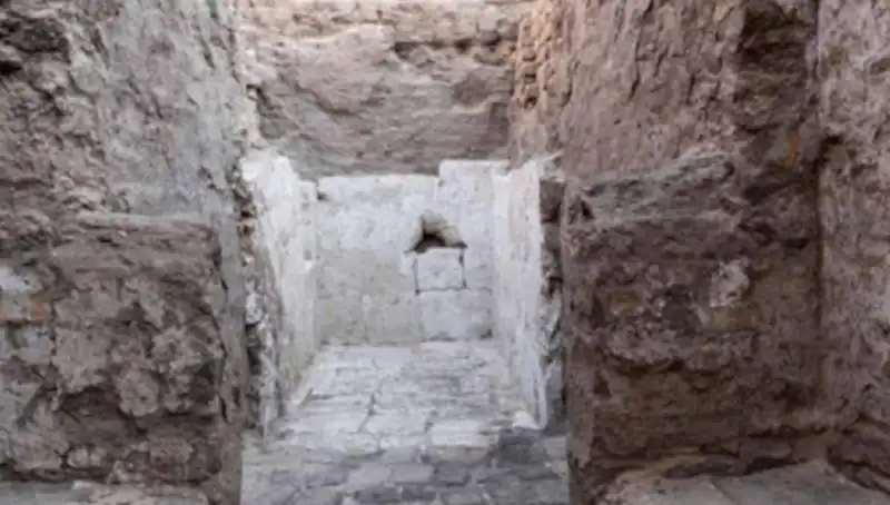 Mısır’da İnanılmaz Keşif: 3.500 Yıl Öncesine Ait Kraliyet Mezarı Bulundu