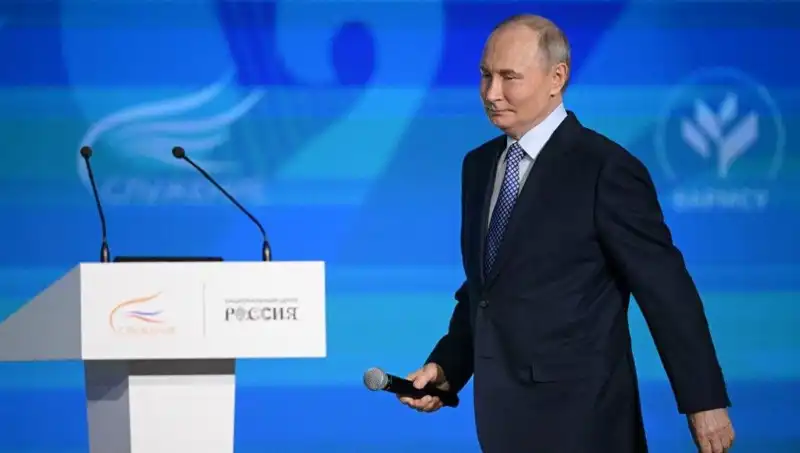 Rusya'nın Yeni "Yabancı Ajan" Yasası: Putin'in Son Adımı Neleri Değiştirecek?