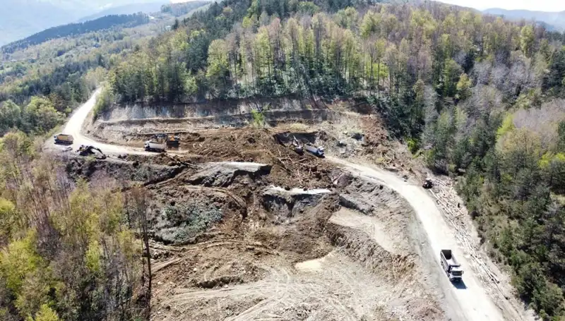 Kastamonu-Çatalzeytin Kara Yolunda Heyelan: Trafik Durma Noktasında!