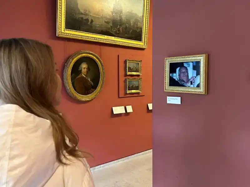 Eski Prens Andrew'un Polis Arabasındaki Fotoğrafı Louvre'da Sergileniyor