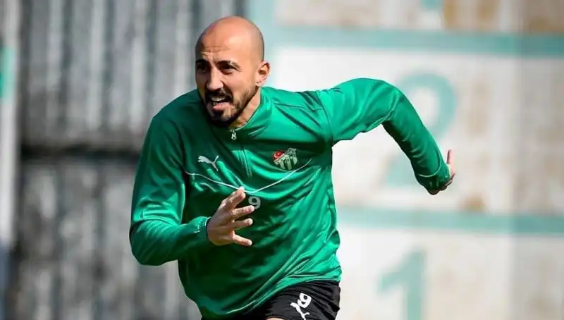 Milli Futbolcunun Yeni Rotası: 2. Lig'de Kariyerine Devam Edecek mi?