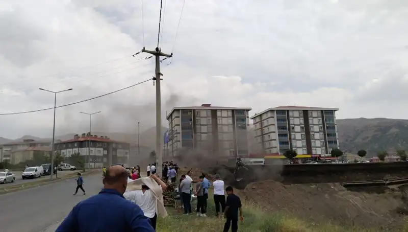 Bitlis'te Doğalgaz Hattında Patlama: Yangın ve Güvenlik Önlemleri Artıyor