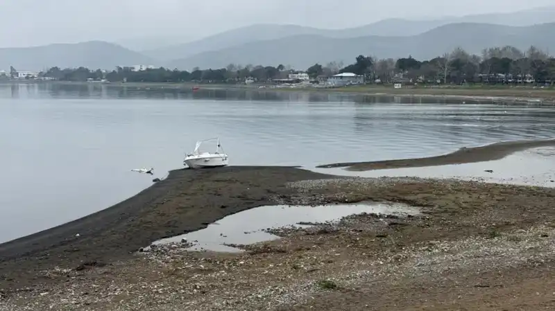 İznik Gölü’ndeki Kuraklık Krizi: Yağışlara Rağmen Çekilme Devam Ediyor