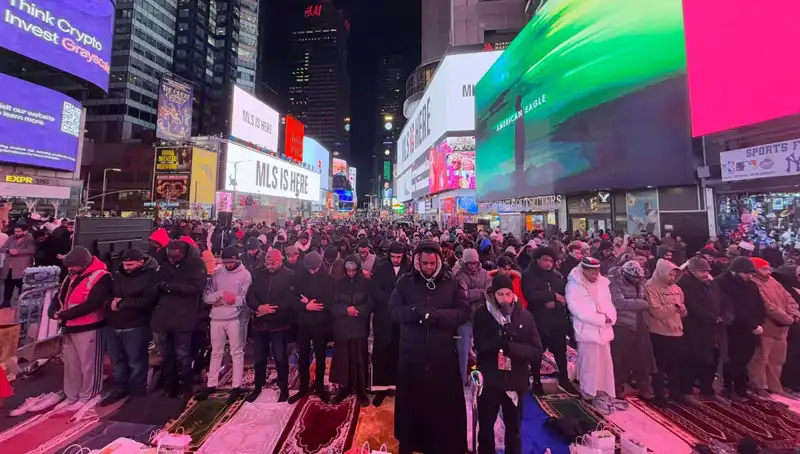 New York Times Meydanı'nda Unutulmaz Teravih Namazı Coşkusu