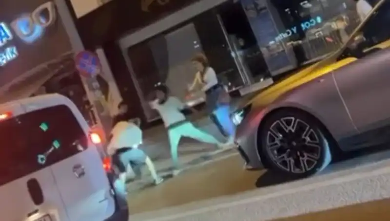 Cadde Boks Ringine Dönüştü: Şehirde Canlı Yumruk Duygusu