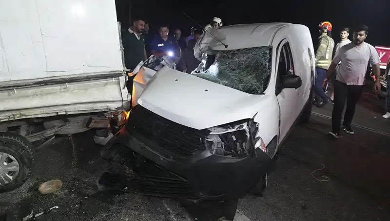 İstanbul'da Feci Kaza! Üç Kişi Hastaneye Kaldırıldı