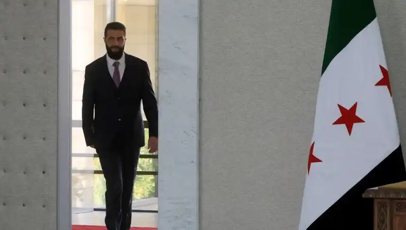 Paris’te Şara-Macron Zirvesi: Fransa, Yeni Suriye'nin İnşasına Desteğini Açıkladı