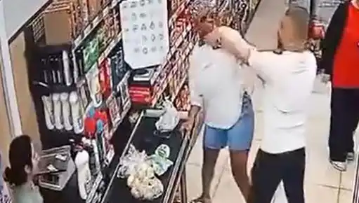 Marketteki Kasa Sırasında Çocuk Önünde Yaşanan Saldırı Şok Etti!