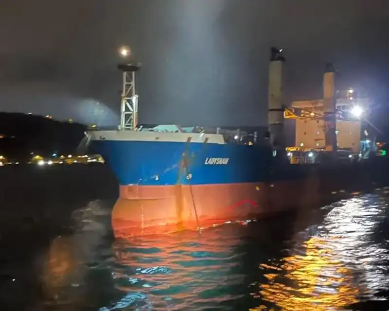 İstanbul Boğazı'nda Kuru Yük Gemisi Arıza Yaptı: Deniz Trafiği Etkilendi