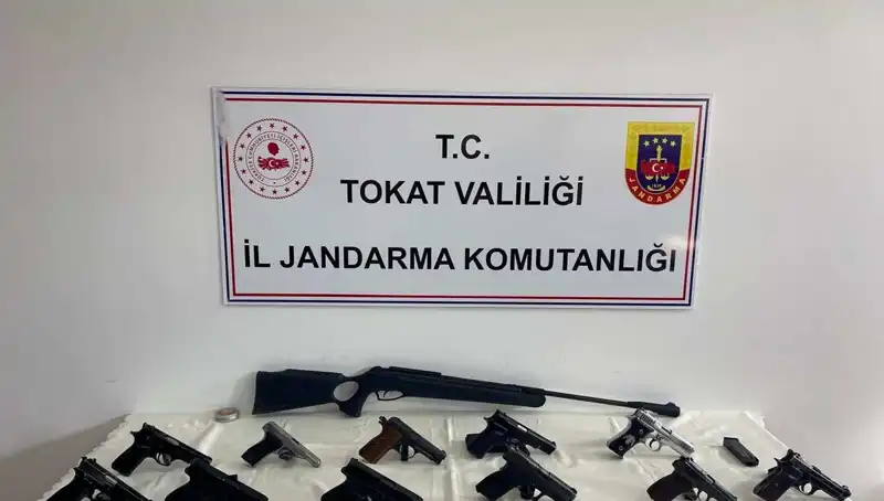 Tokat'ta Kaçak Silah Operasyonu: İki Şüpheli Suçüstü Yakalandı