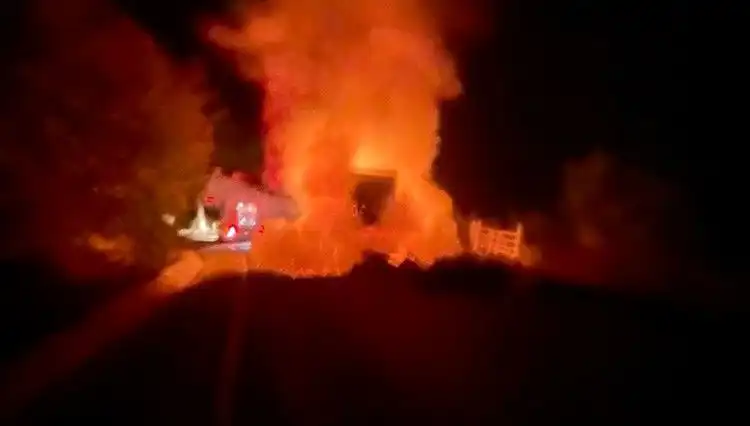 Seyir Halindeki Kamyonet Çıkan Yangında Kül Oldu!