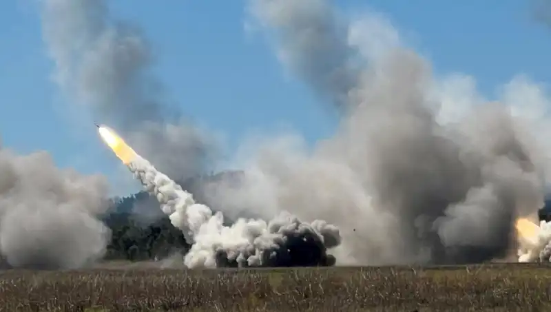 Avustralya’nın Dev Askeri Tatbikatında İlginç Bir İlk: HIMARS Atışı Gerçekleşti