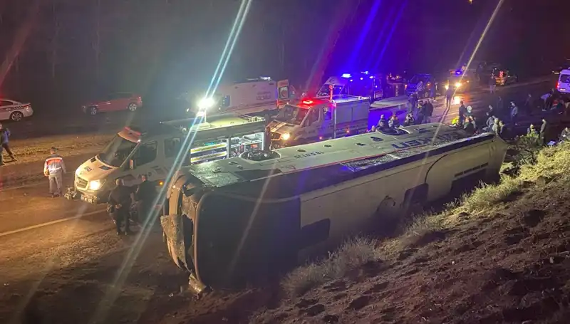 İşçi Servisi Feci Kaza Geçirdi: 23 Yaralı ve Acil Durum Önlemleri