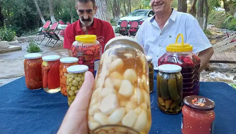 Araban Sarımsağı ile Yapılan Turşu: Şifa ve Lezzet Kaynağı