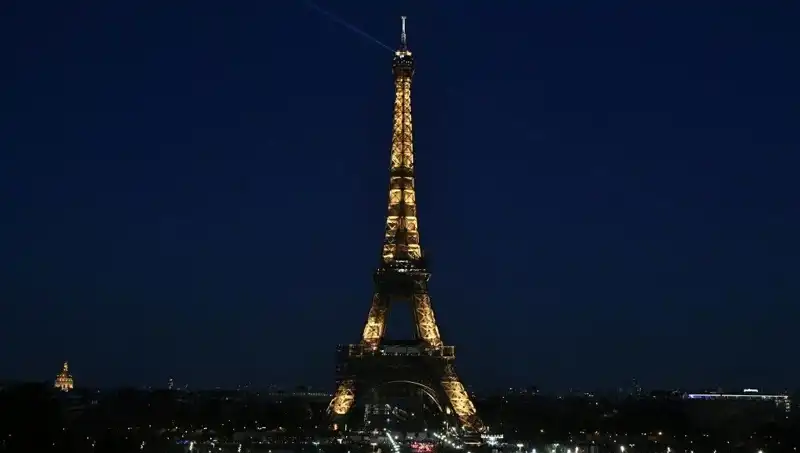 Paris'te Eyfel Kulesi'ne Yönelik Saldırı Planı: İki Kişi Tutuklandı!